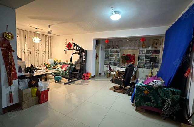 急售！香华商品物流园精装3室2厅2卫带地下室带车位价格可谈！