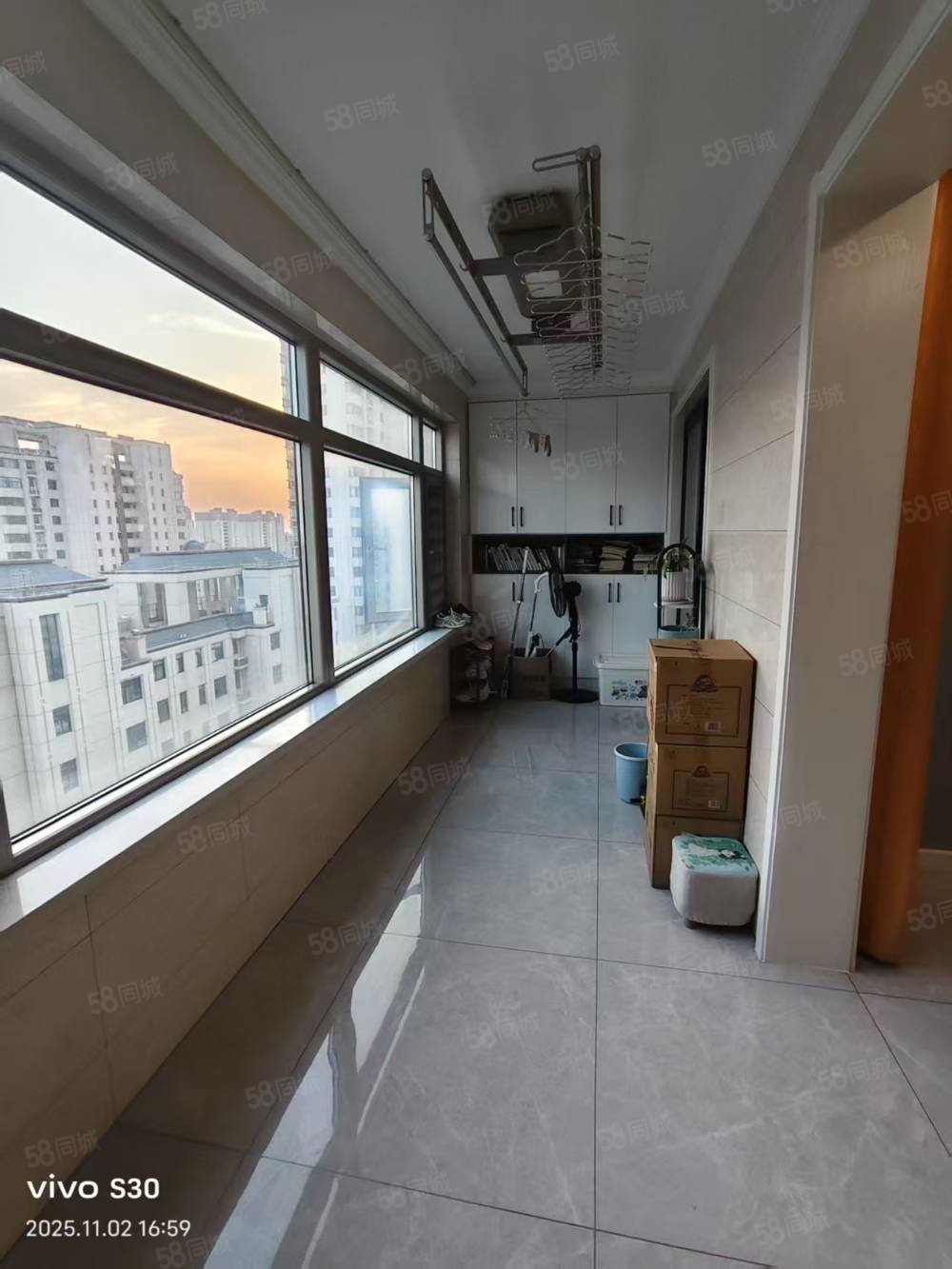 悦湖城4室2厅2卫143㎡南北92万