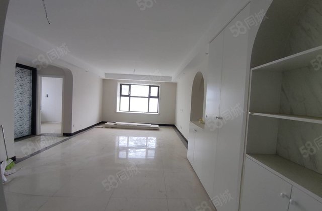 诚售！慧德！精装，东边户，南北通透，车位储齐全看房方便有钥匙