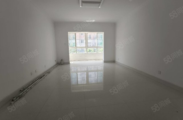 普利花园起步楼层，纯通透户型，三室双卫带储藏室，老证可按揭