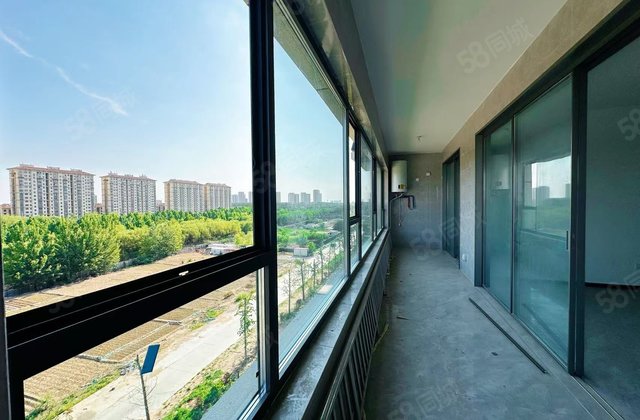 区政府 附近的大平层  实验洋房七楼免大税带车位储