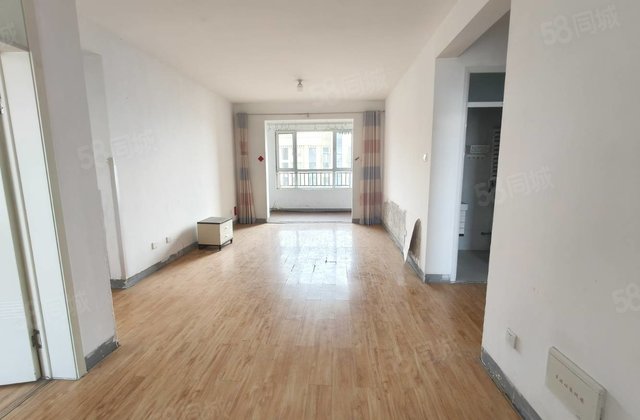 东昌路上 中央丽都 紧靠人民公园 双卫大客厅全天采光