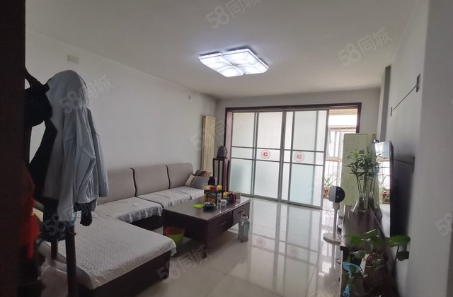 湖边 凤凰苑小区 步梯2楼 精装修 户型很好