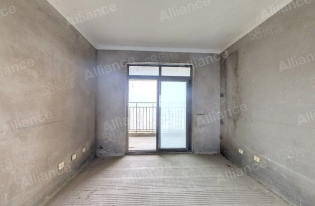 皇家花园4室2厅138.33㎡68万二手房图片