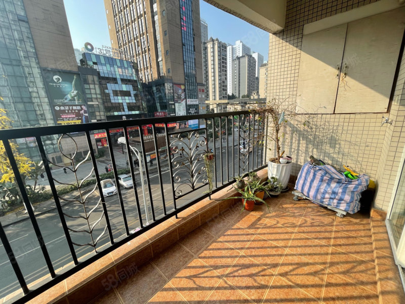 足不出户 专家讲解立即带看房源信息房源概况严家丽4.2分佣金≤2.