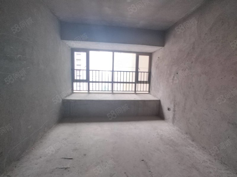 容州公园尊府5室2厅2卫175㎡南北66万