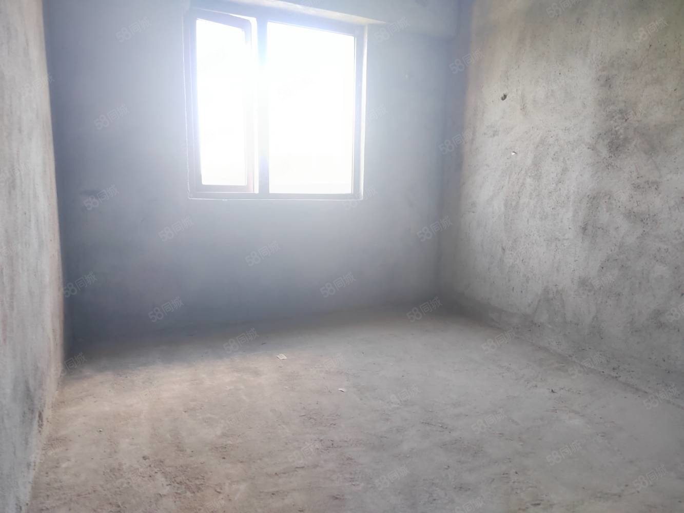 北湖豪苑6室2厅2卫198㎡南北132万