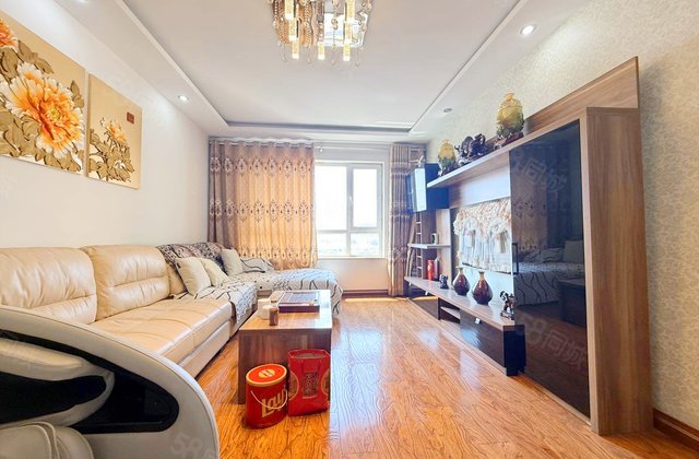 法国小镇3室2厅121.32㎡72.8万二手房图片