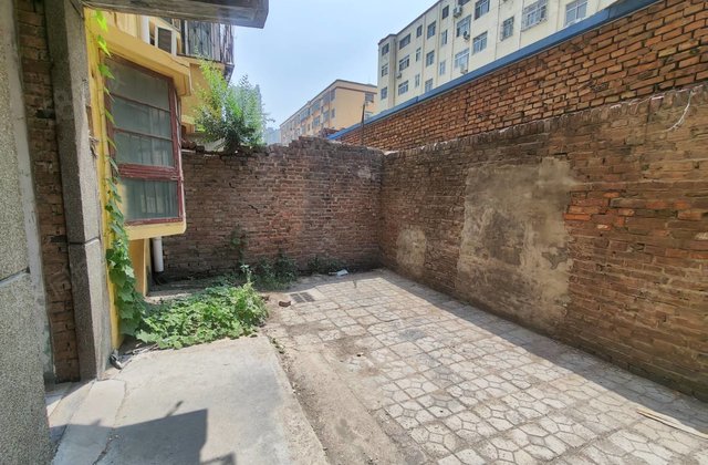 市中心    一楼带院3室 亿丰广场 水晶丽城可按揭