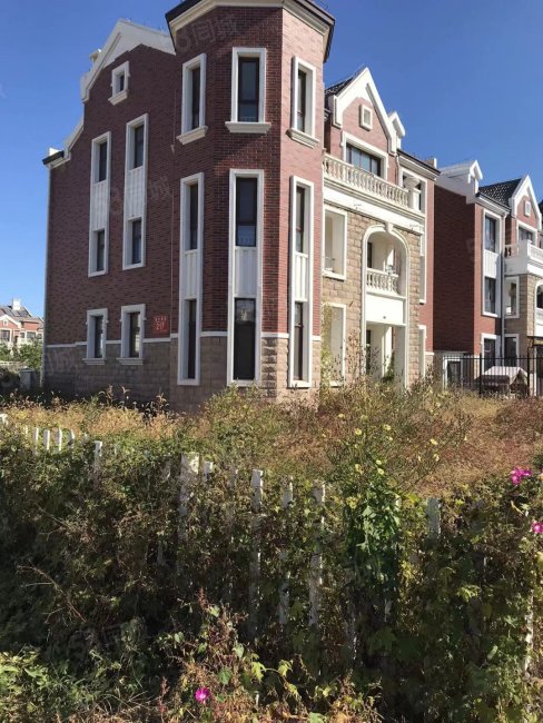 世外桃苑(三期)7室2廳3衛(wèi)366㎡南北400萬