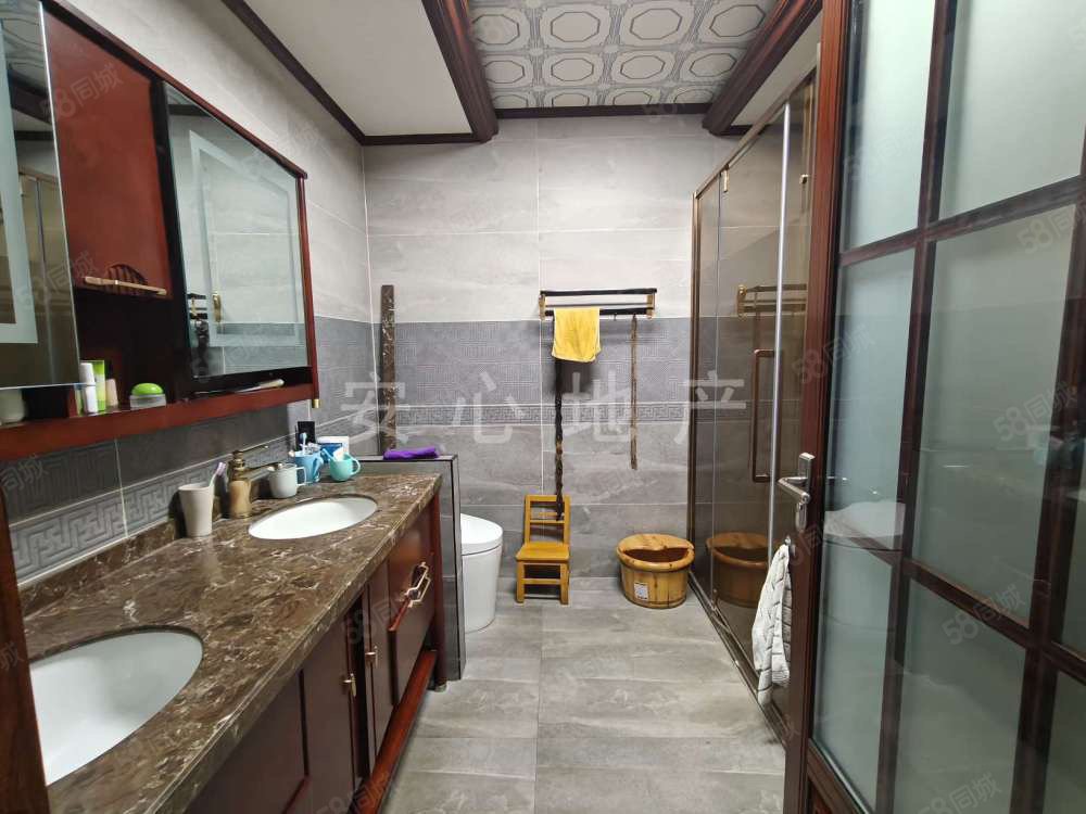 德和沁园(别墅)5室3厅4卫216㎡南北550万