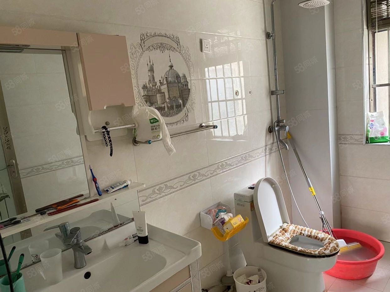 巨人印象小区3室2厅2卫116.47㎡南北58万