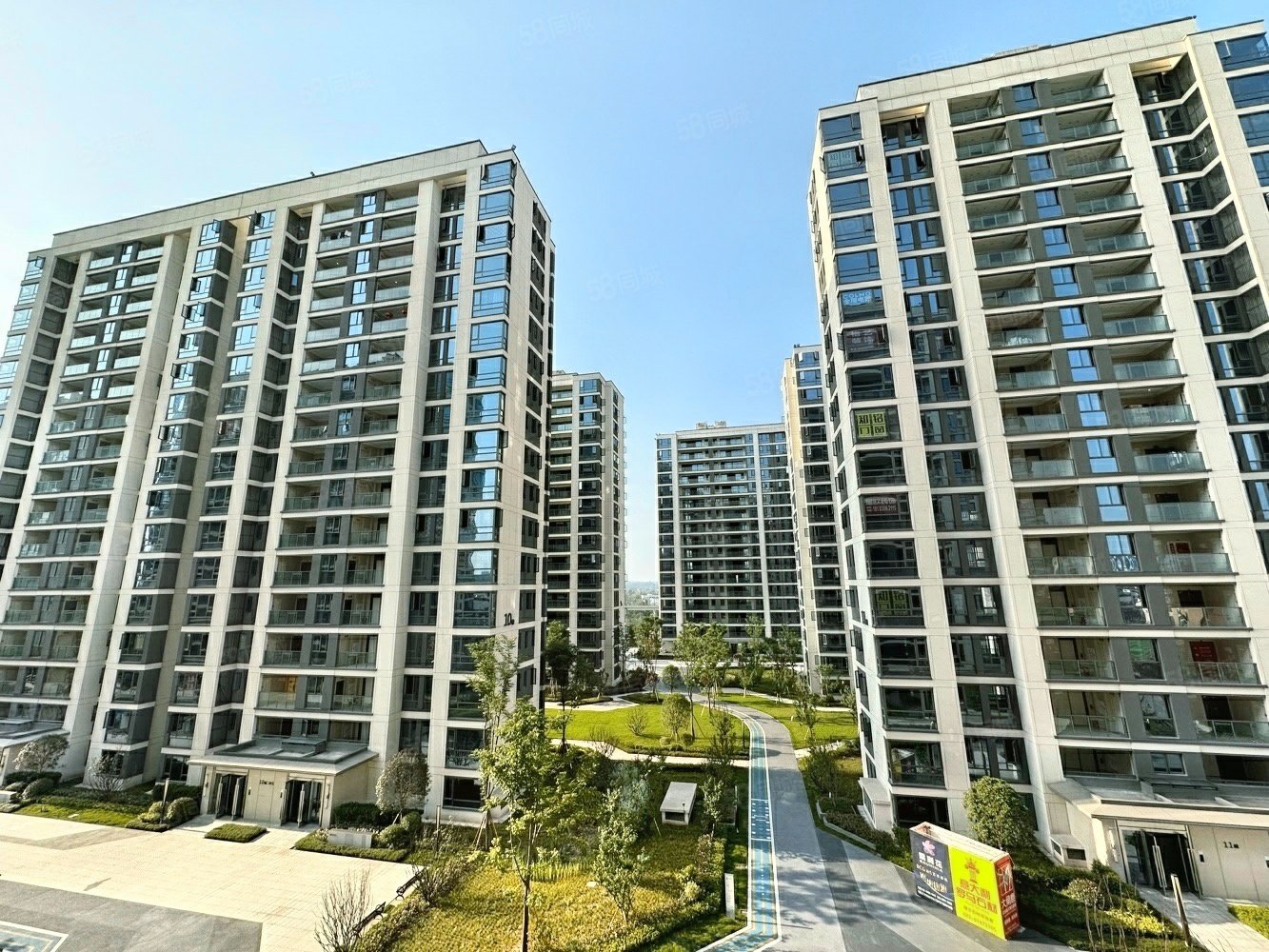 俊豪嵘盛里4室2厅2卫117㎡北80万