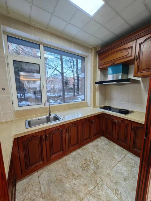 板楼 交通便利 商业配套成熟 双卫 南北通透,霞光府-盘锦58同城