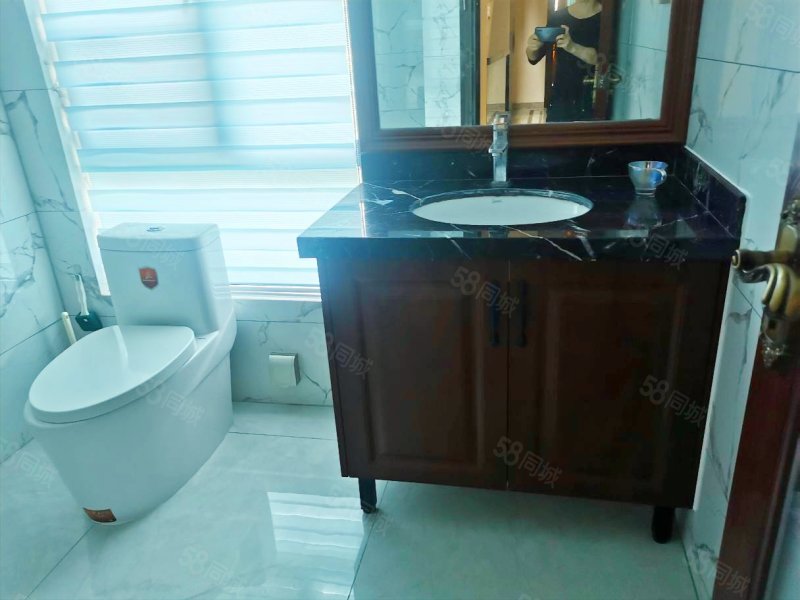 华发水郡二期(别墅)5室2厅3卫191㎡南北420万