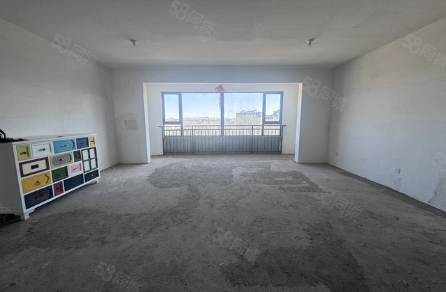 绿地斐勒公馆3室2厅2卫149㎡南北83万