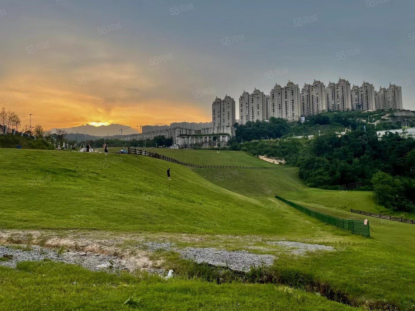 阳光100阿尔勒4室2厅2卫144.42㎡南108万