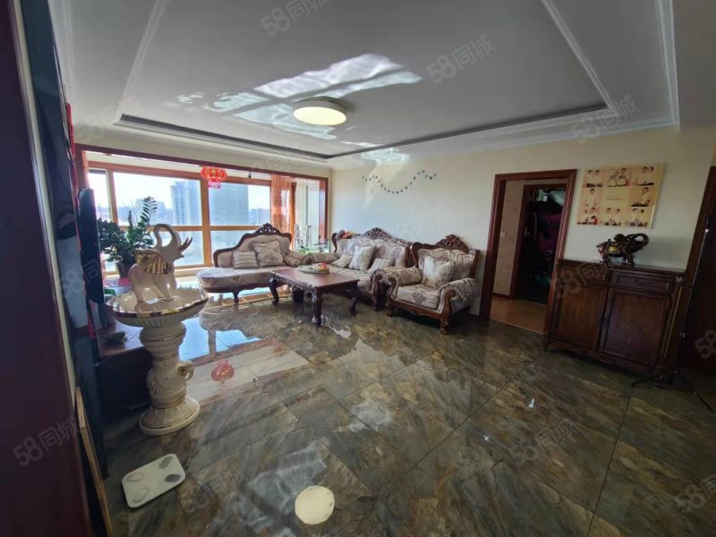 永丰国际城11楼147平三室两厅100万