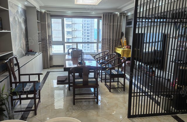 豪华精装 市中心，诚心出售送车位，送地下室，房东直卖。