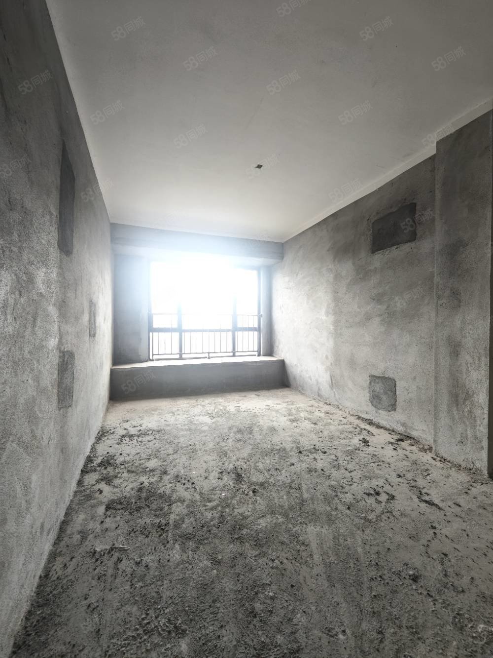 港中旅公元6室2厅3卫186㎡南北180万