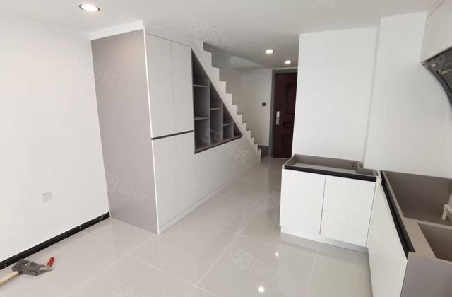 朝阳复试，上下47加47平，精装修，带定制衣柜，莲湖湾，