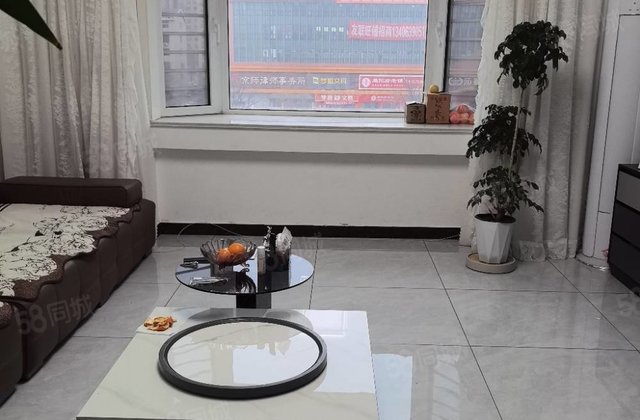 凤凰新城(西区) 商圈成熟 居住密度低 双卫格局 小区新