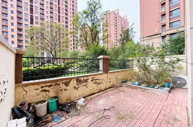 香江嘉明一楼带大院 新城邦三室56万 满五   随时看