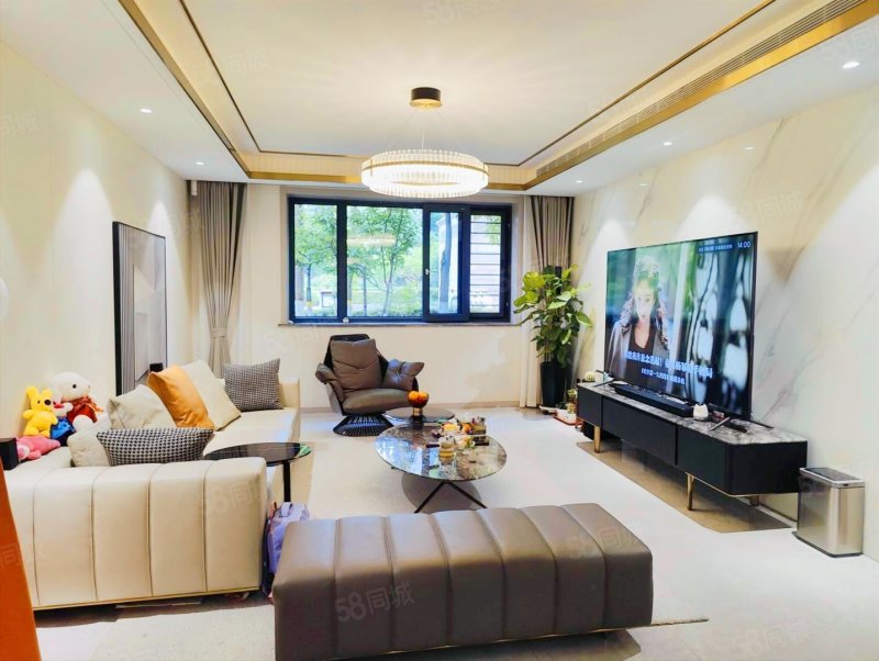 正弘蓝堡湾4室2厅2卫216㎡南北580万