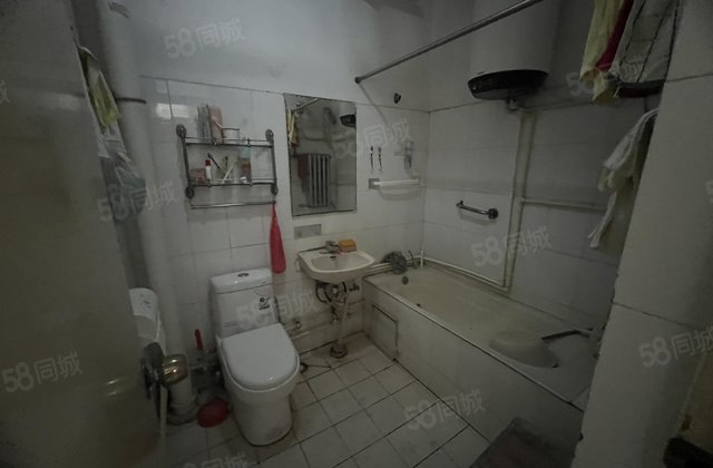 超低密度 小三房 近医院 中间楼层采光好 商业配套成熟