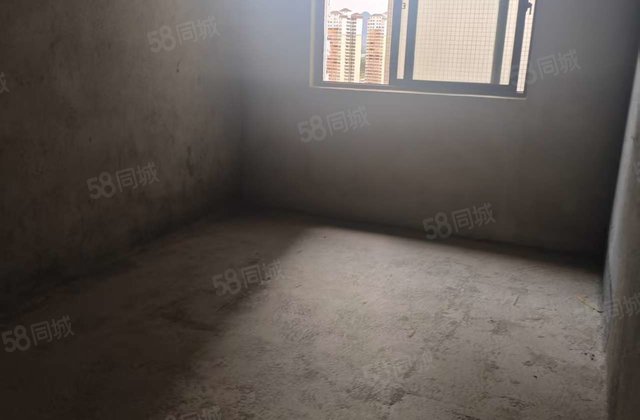 龙峰翠湖一号4室2厅130㎡41.5万二手房图片