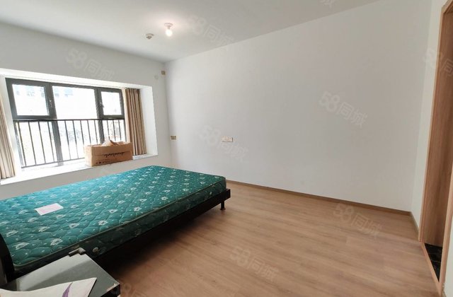 急售！云麓九里 三室两厅两卫 新房未住 看房子方便！