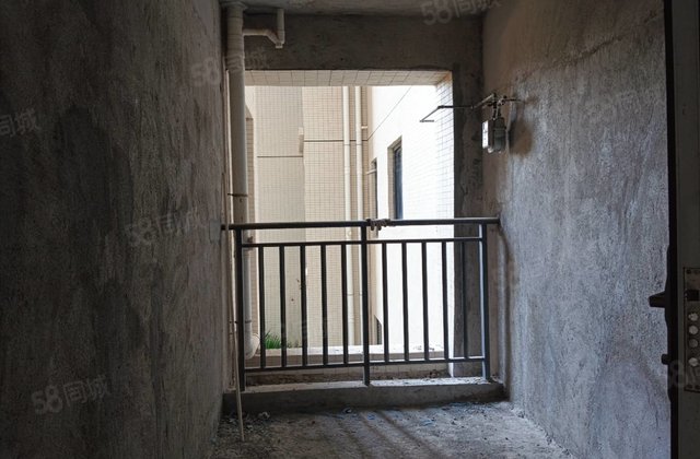 启达东海岸3室2厅136.16㎡92万二手房图片