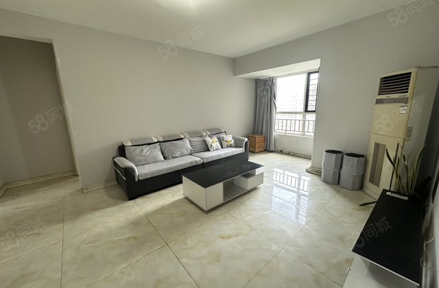 阿卡五期 三居室两厅，三叶草户型 采光好 中间楼层 优惠出售