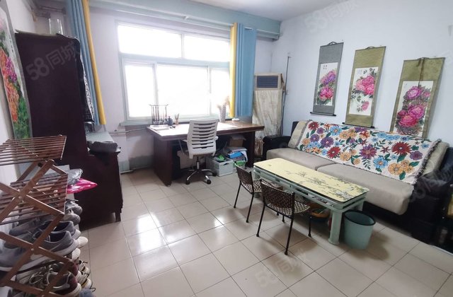 二楼低楼电厂家属院东区 。南北通透 刚需小三居 中间好楼层。