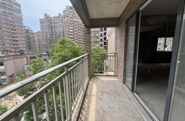 万晟皇庭4室2厅142㎡65.6万二手房图片