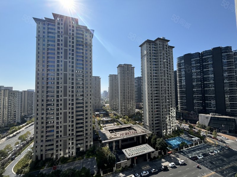 德和领秀广场4室2厅2卫140㎡南北173万