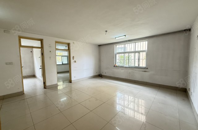 东昌湖边 步梯二楼 全明户型 边户大三室 名人苑二期随时看房