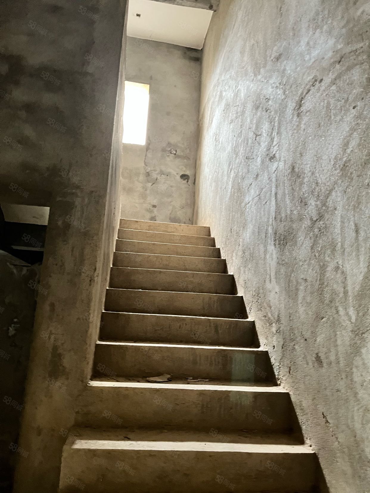 仙湖别墅6室2厅3卫288.33㎡南99.98万