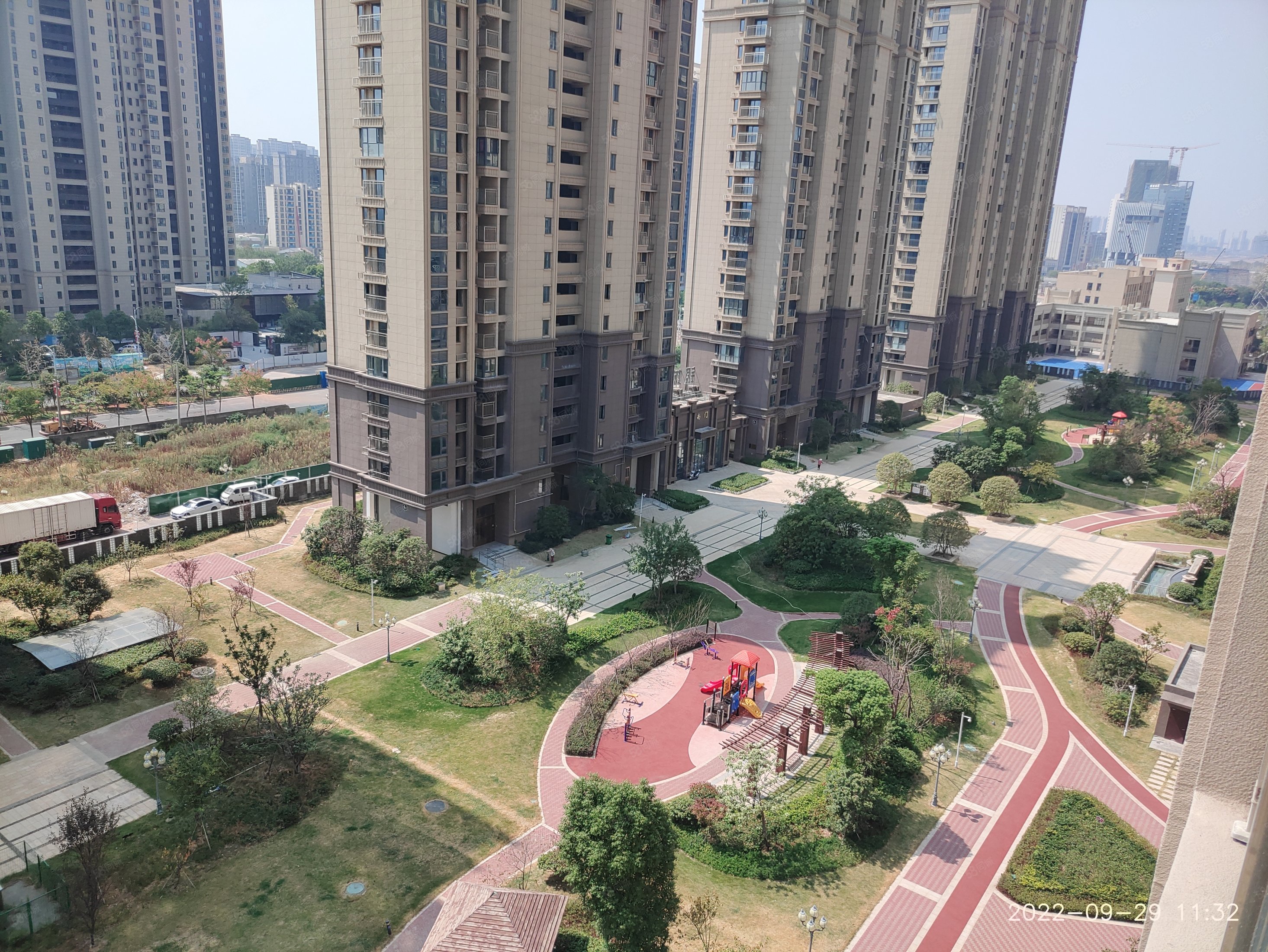 【10图】南北通透 双卫格局 满二 商品房 停车方便 电梯房,银城江畔