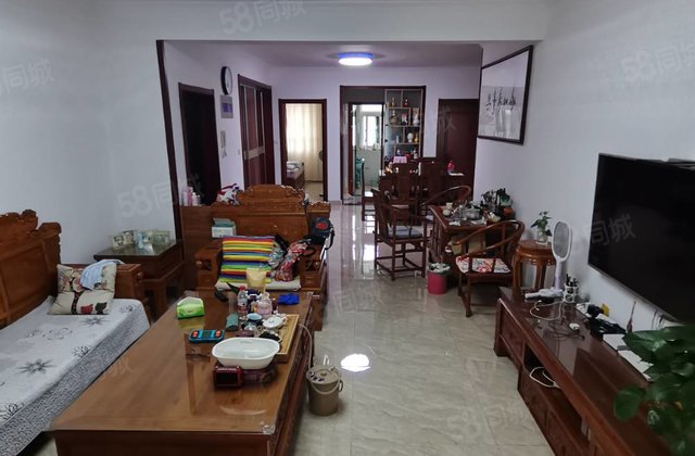 六层电梯洋房中间楼层！精装修送车位储藏室！随时看房！