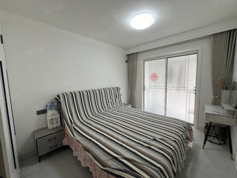 新城金樾府3室2厅2卫129.7㎡南北85万
