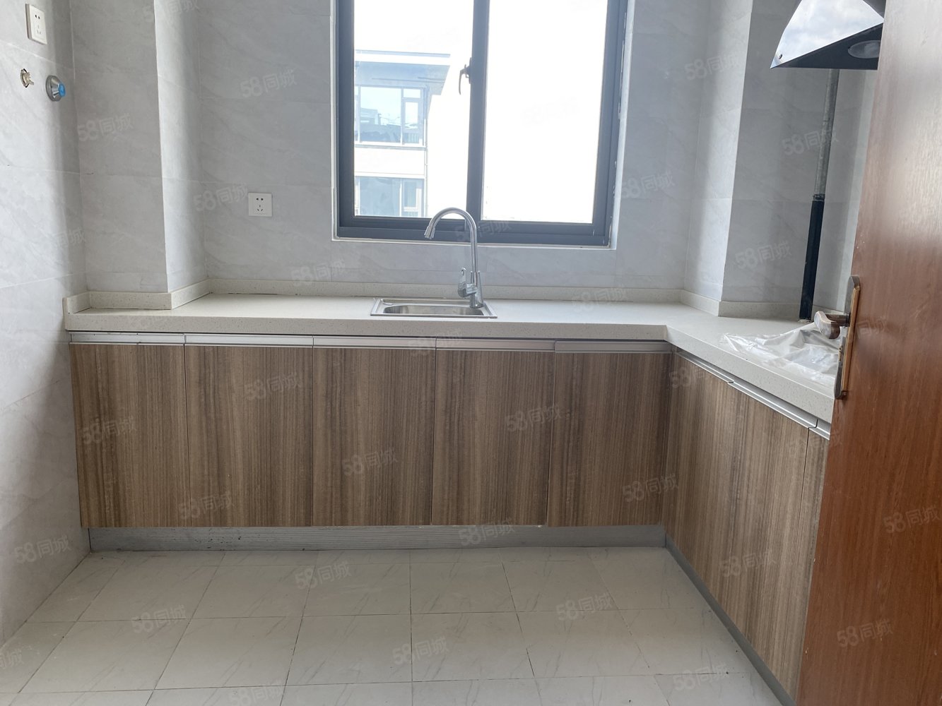 元垄中南华著3室2厅2卫127㎡南北179万