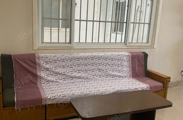 实验  ，湖西中学。房子免大税了。有储藏室。高楼层视野宽阔。