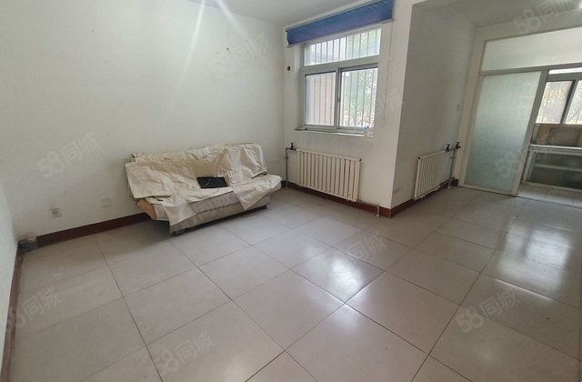 利民路徒骇河边金柱文苑多层一楼，满二送储，停车方便，出行方便