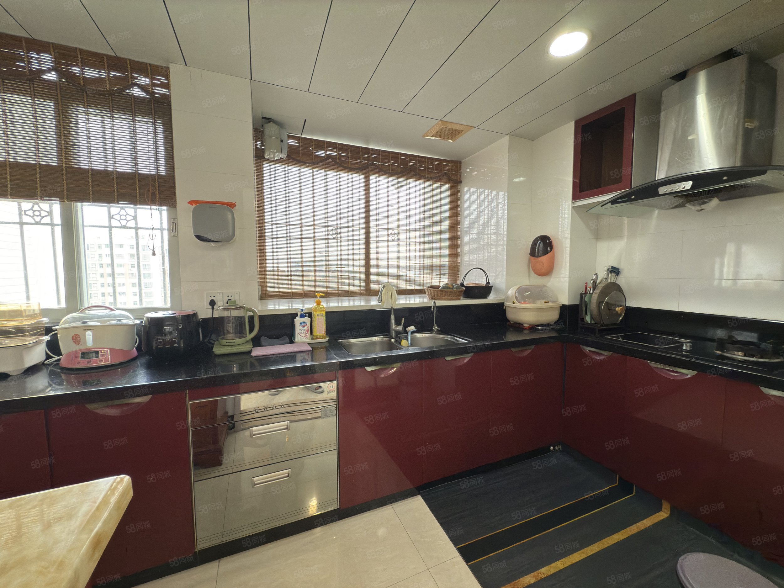 御景湾4室2厅3卫158㎡南北135万