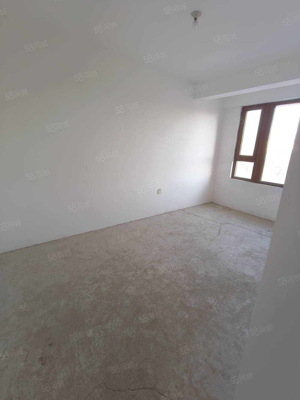 锦江丽都4室2厅1卫168㎡南北126万