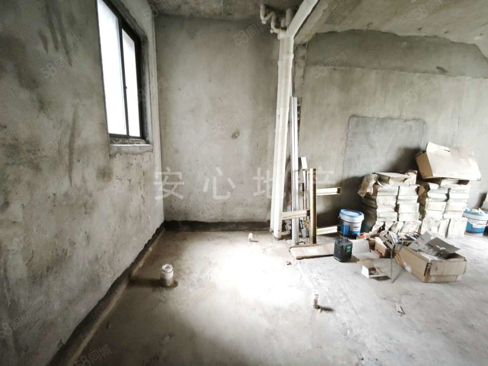 东湖花苑3室2厅2卫117㎡南北89.8万