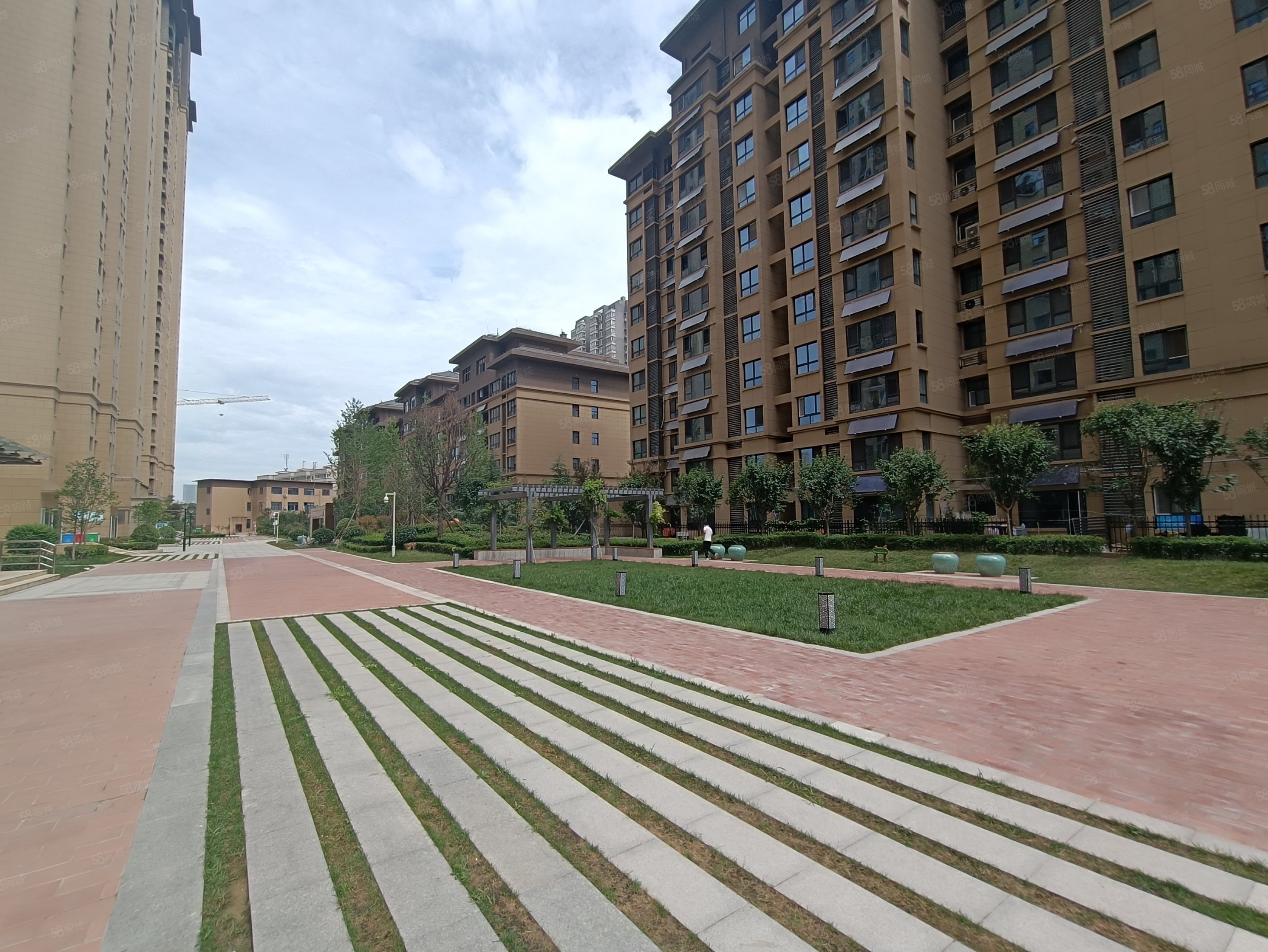 馥桂园铂峰3室2厅2卫107㎡南北168万