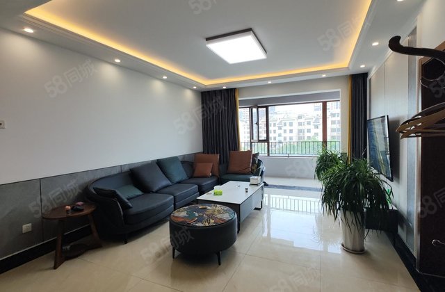 老文轩，四室双卫，东边户南北通透全明四叶草户型，房东诚心出售