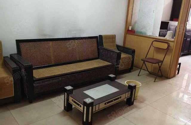 东昌东路 孝心一楼 三室 诚心出售 停车方便 随时看房